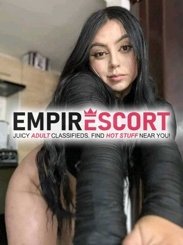 mujer extrovertida dispuesta saciarte de placer