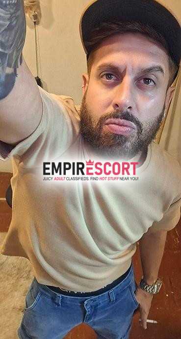 chico moreno caliente complaciente varonil lechero 💦💦😈