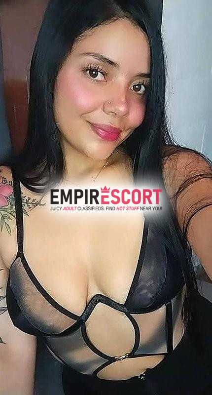 chica extrovertida dispuesta complacer todos tus deseos sexuales