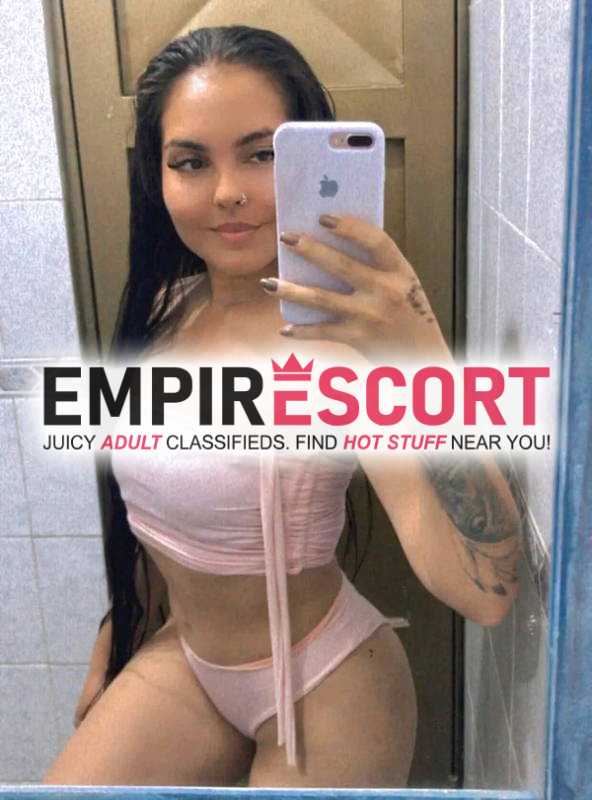 mujer extrovertida dispuesta sacarte de tu rutina