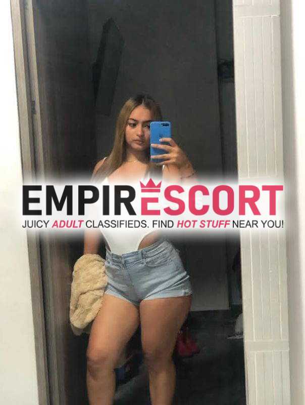 morena muy sexy y ardiente en cama para satisfacer tus deseos sexuales