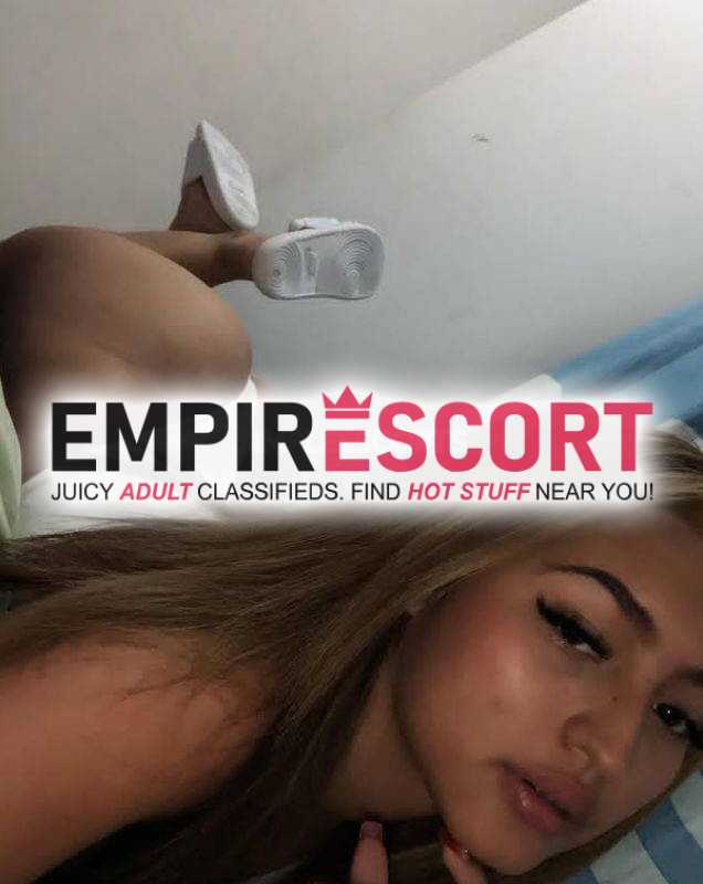 morena muy sexy y ardiente en cama para satisfacer tus deseos sexuales