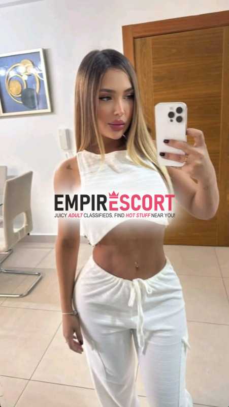 hola mis amores he llegado cumplir todas tus fantasias que tengas en mente soy muy descomplicada y extrovertida te voy complacer al máximo estoy disponible cuando desees escríbeme