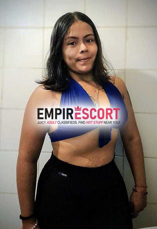 ven y disfruta de esta chiquita y deseosa de conocerte 🥰