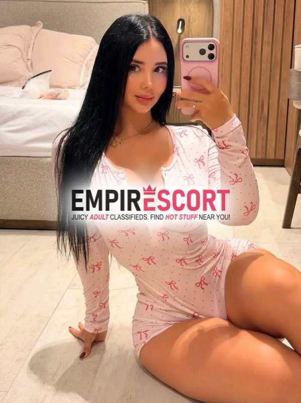 una chica totalmente caliente es complicada amante al sexo y muy apasionada