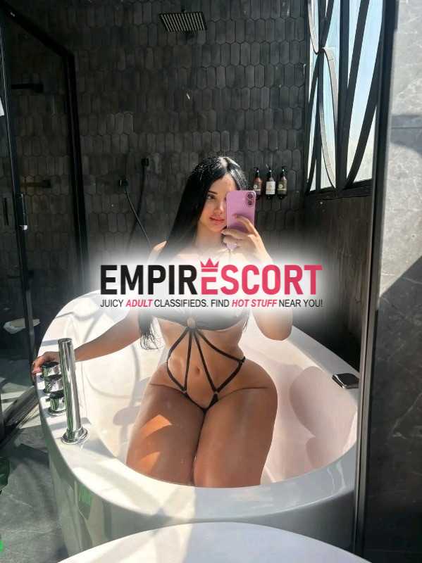 una chica totalmente caliente es complicada amante al sexo y muy apasionada
