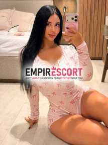 una chica totalmente caliente es complicada amante al sexo y muy apasionada