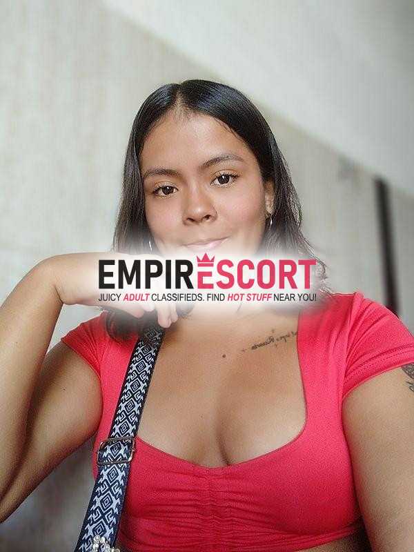 ven y disfruta de esta chiquita y deseosa de conocerte 🥰