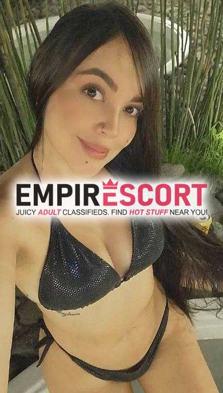 hermosa chica traviesa dispuesta saciar tus ganas sexuales