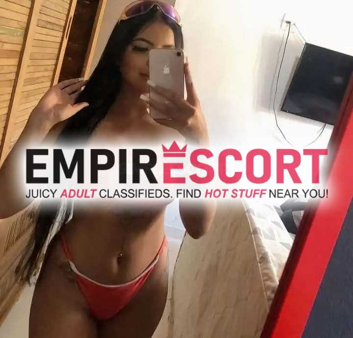 dispuesta para que sea chica atractiva complaciendo