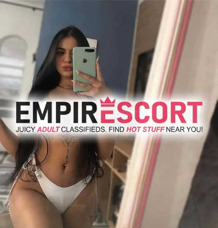 dispuesta para que sea chica atractiva complaciendo