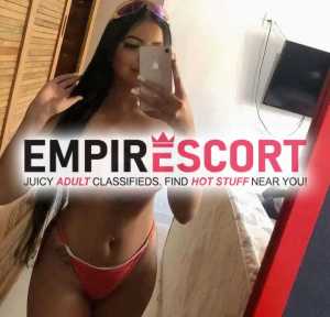 dispuesta para que sea chica atractiva complaciendo