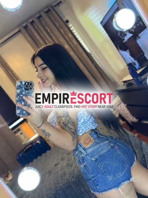 cucuta llegó esta hermosa peli negra flaca y apretadita muchas ganas de culiar