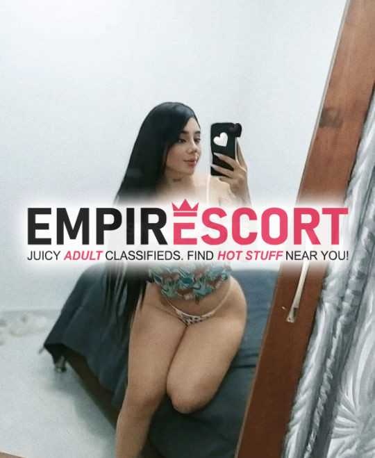 joven caliente sumisa estrechita