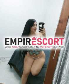 joven caliente sumisa estrechita