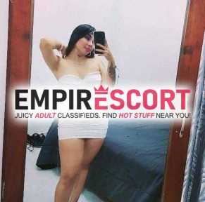 joven caliente sumisa estrechita