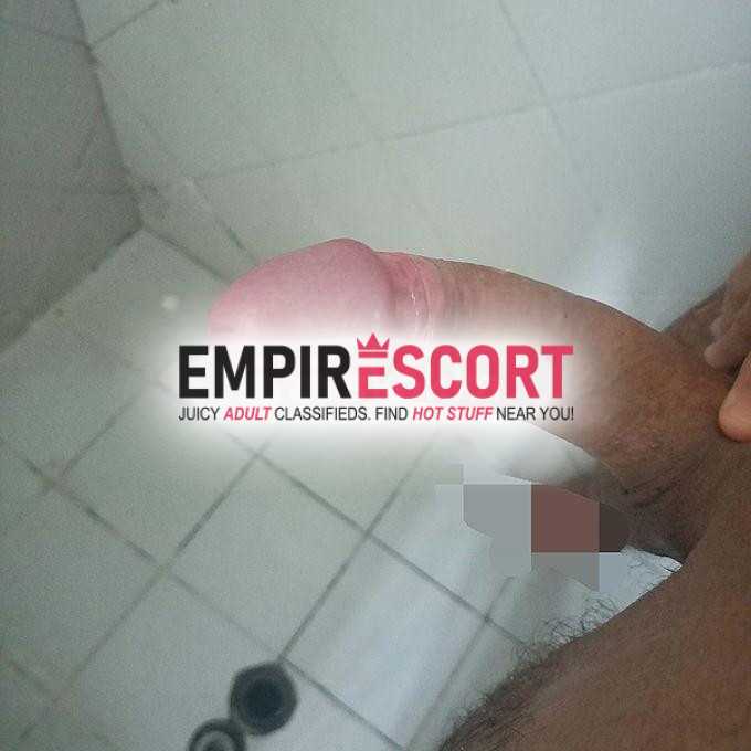 joven dotado dispuesto complacer todas tus necesidades