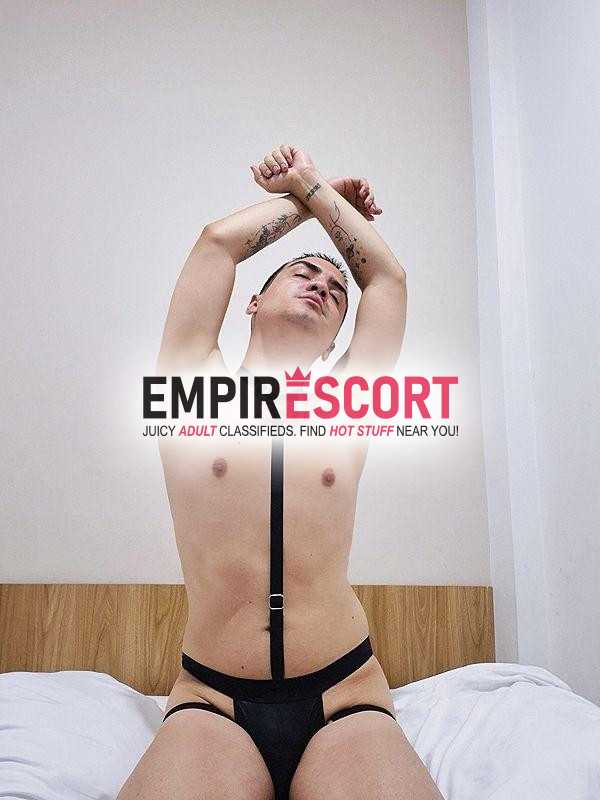 joven full pasivo dispuesto satisfacer tus deseos.