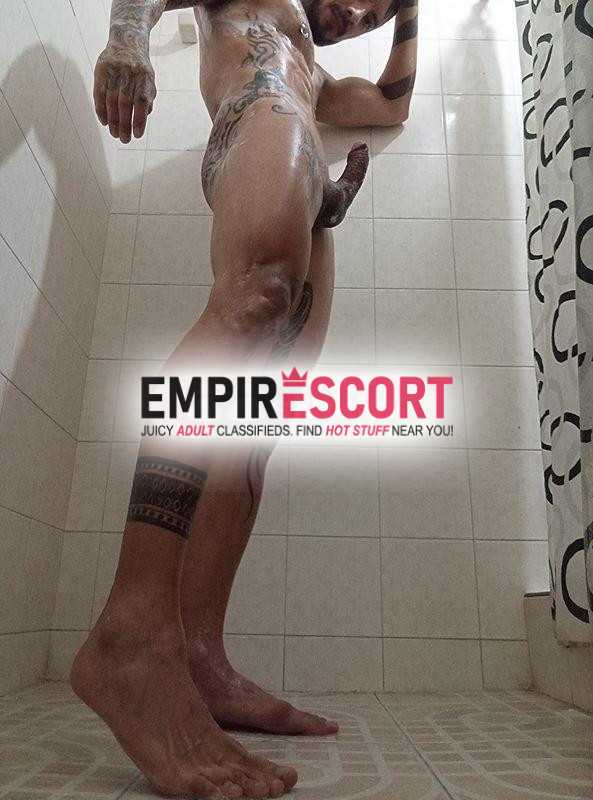 camilo es latino tatuado