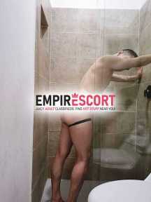 joven full pasivo dispuesto satisfacer tus deseos.