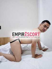 joven full pasivo dispuesto satisfacer tus deseos.