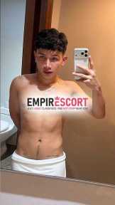 jovencito universitario curioso y sensual