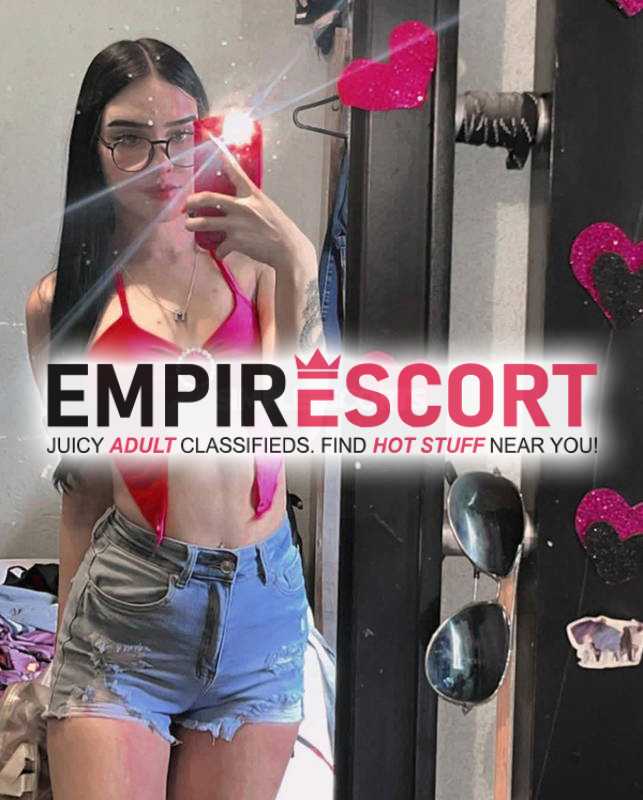atractiva chica muy caliente en cama para satisfacer tus fantasías sexuales