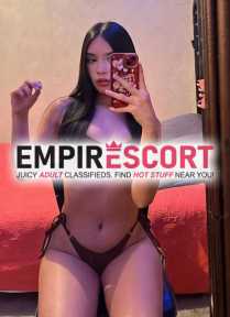 atractiva chica muy caliente en cama para satisfacer tus fantasías sexuales