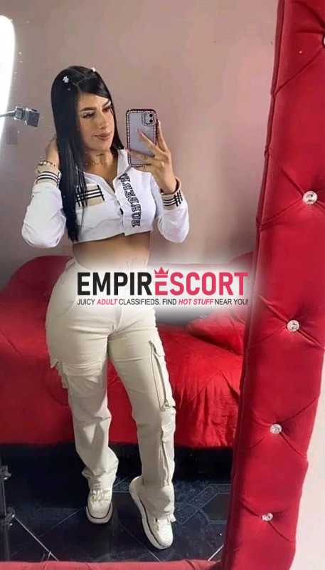 hermosa nena de ambiente tetas grandes y culona para que me des duro muy apretadita y mojadita traviesa en cama para complacerte