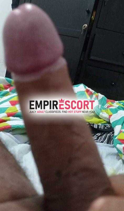 joven moreno ganas de darte placer
