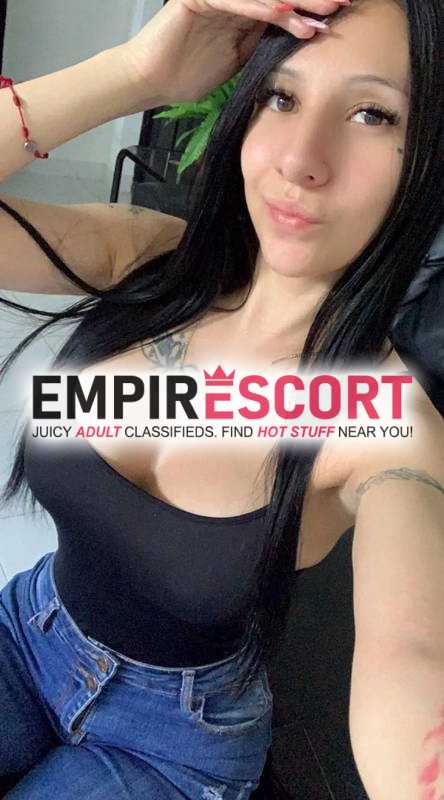 hola soy chica universitaria muy caliente y juguetona y e venido ofrecerte mis mejores servicios