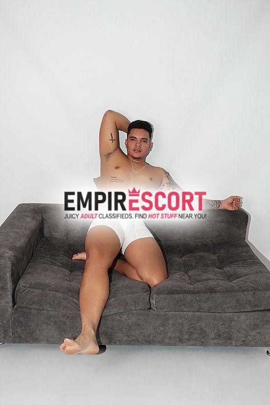 activo serio masculino discreto y varonil disponible 24 7