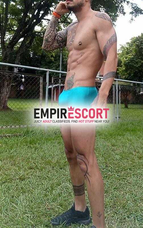 camilo es latino muy tatuado