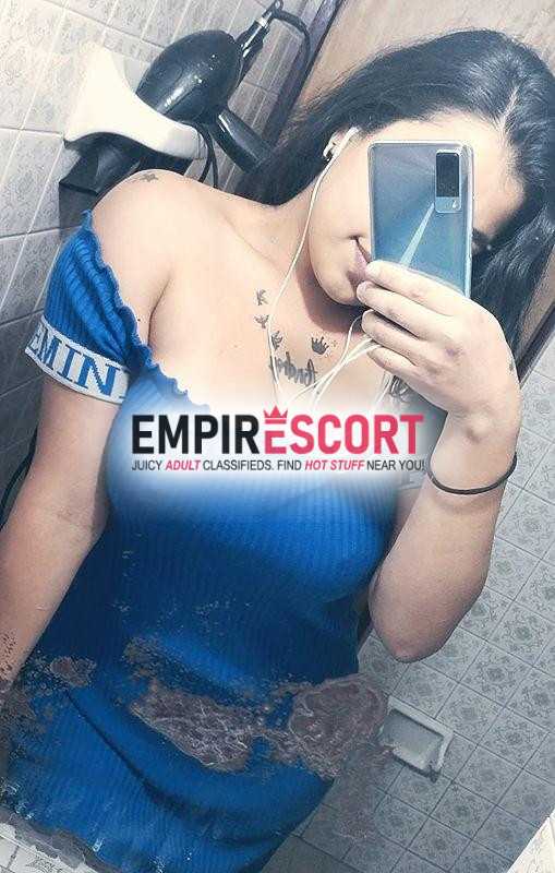 sexy morenita de grandes tetas muy caliente
