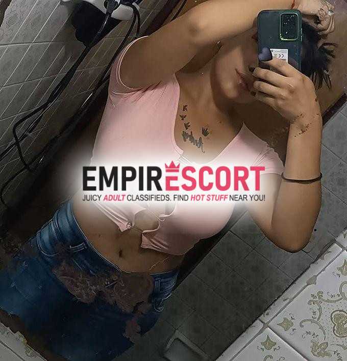 sexy morenita de grandes tetas muy caliente