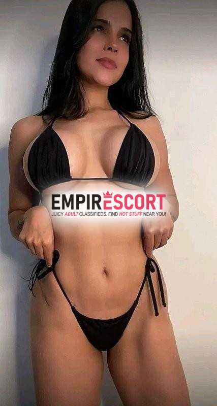 bella atractiva y sencilla joven prepago llena de sexo placer y lujuria