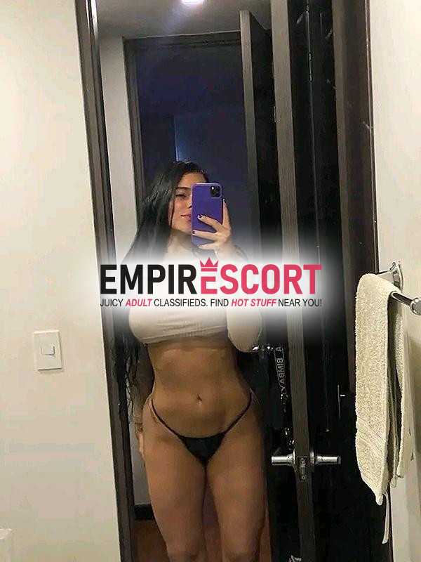 bella atractiva y sencilla joven prepago llena de sexo placer y lujuria