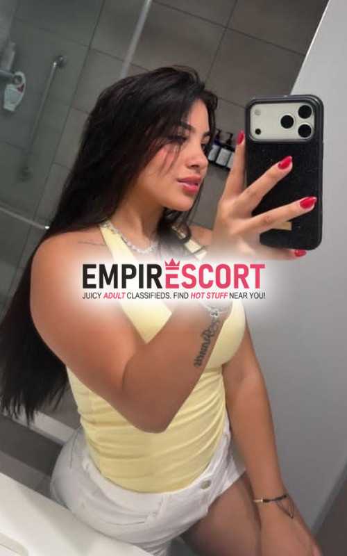 y chica muy bella y extrovertida