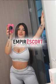 y chica muy bella y extrovertida