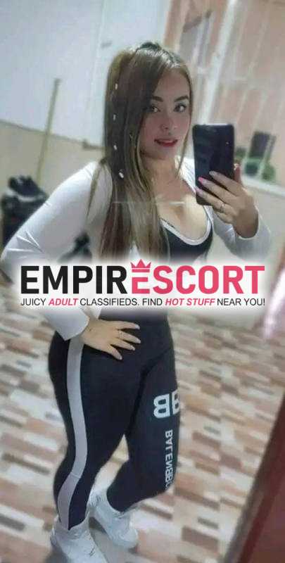 chica sexy descomplicada dispuesta complacerte