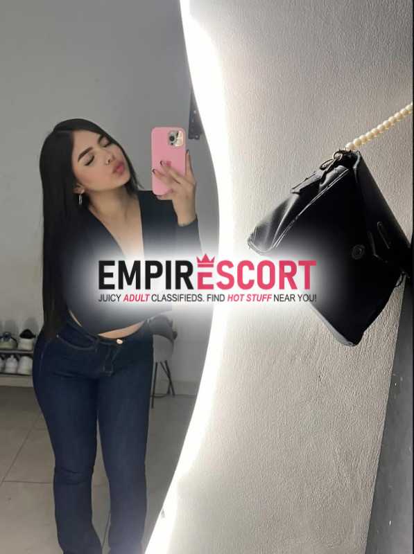 el rosal linda voluptuosa muy caliente