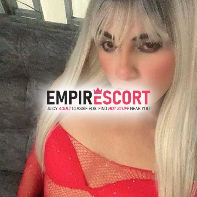 rubia exótica flaca dispuesta complacerte