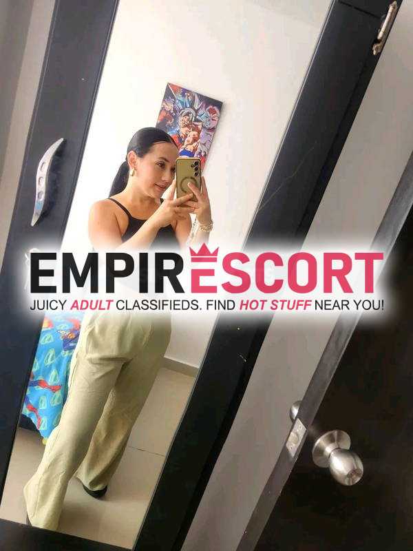 mujer dispuesta complacerte seriecita estrechita para complacer tus deseos sexuales