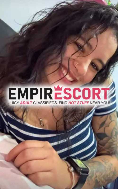 joven y linda dama de compañía dispuesta cumplir tus deseos
