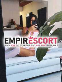complaciente llena de placer disponible para ti