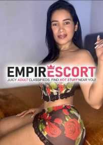 chica totalmente complaciente dispuesta complacer todos tus fetiches