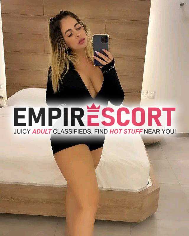rubia hermosa complaciente en cama escrÍbeme