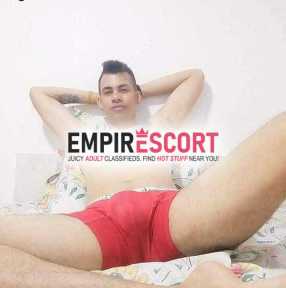 escort masculino de paso vergón gruesa de verga peluda disponible para hombres pasivos solventes de buen gusto.