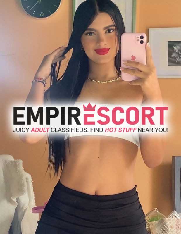 flaca hermosa delicada y complaciente
