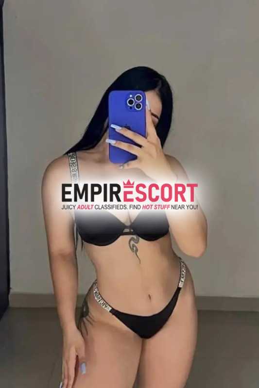 hermosa joven súper candente sumisa cuerpo esbelto y rostro angelical